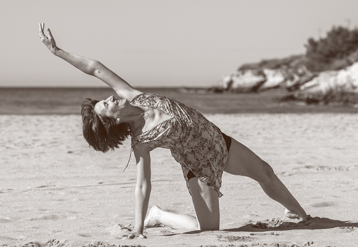Posture Yoga Magali Théry plage