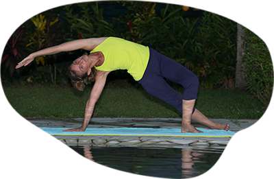 Magali Théry side bend pilates piscine