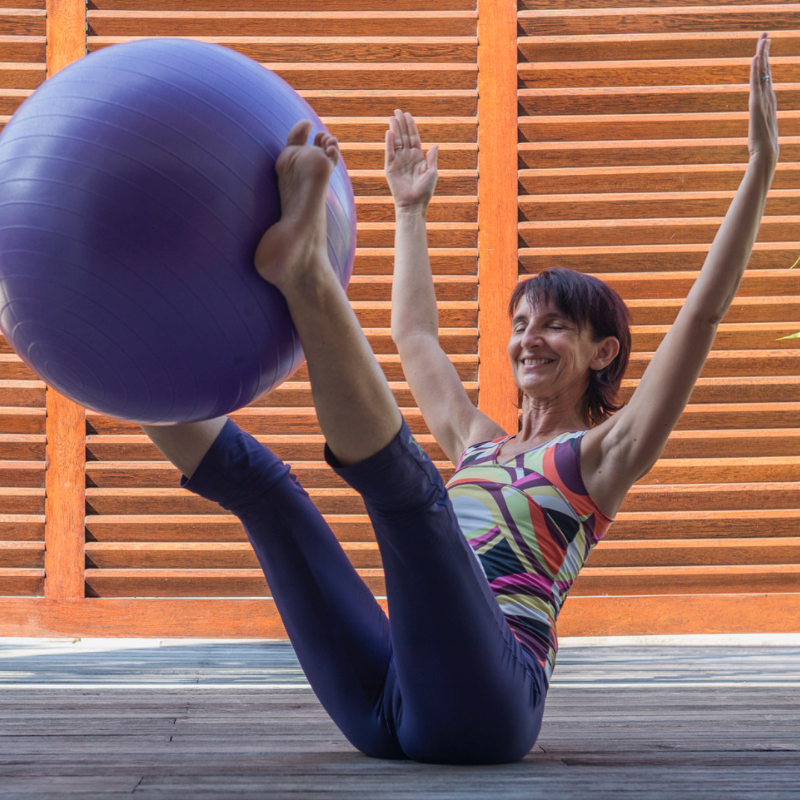 Magali pilates exercice teaser ballon